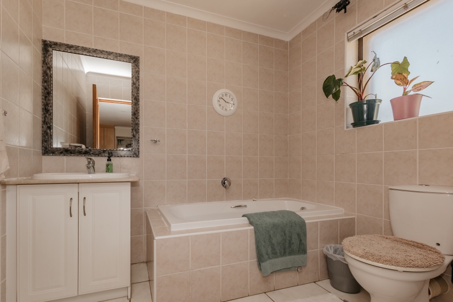 4 Bedroom Property for Sale in Welgedacht Western Cape